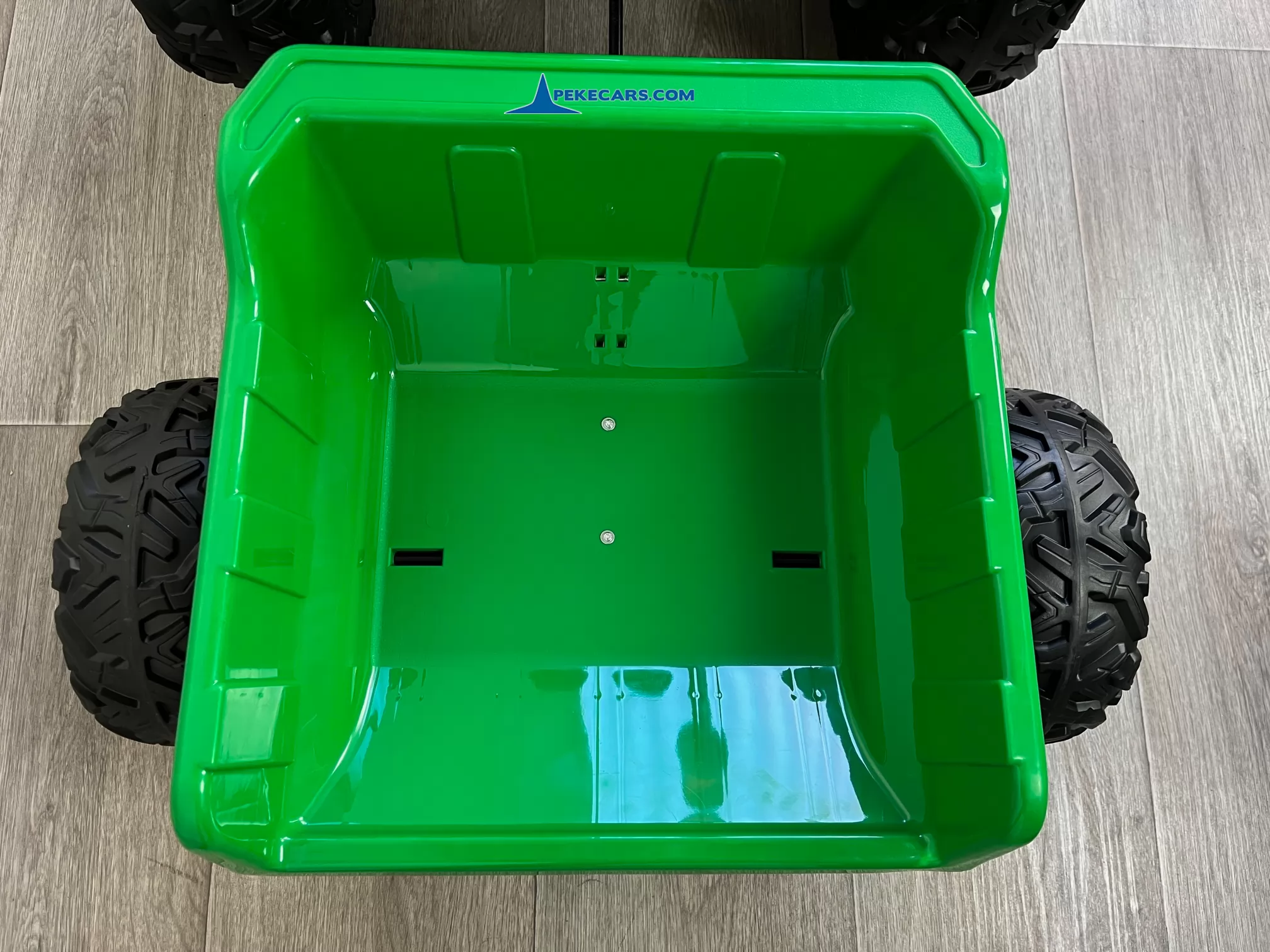 tractor a bateria peketrac 9100 verde remolque