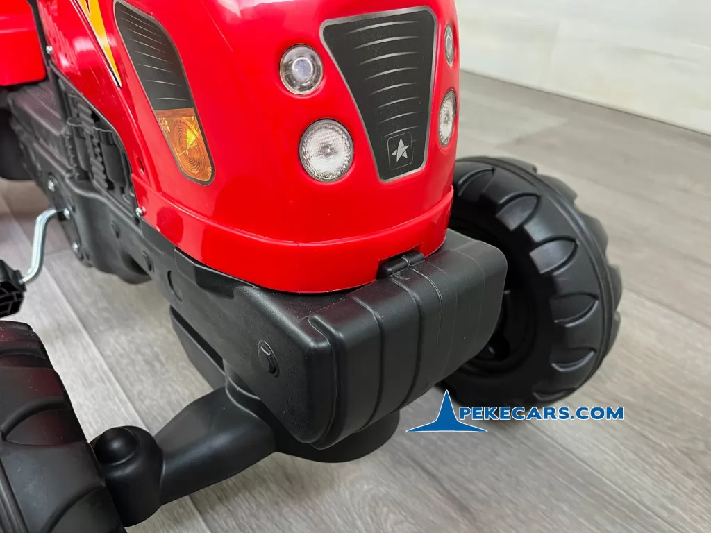 Tractor a pedales con tractor rojo