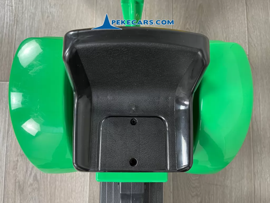 Tractor a pedales para niños 3001 con remolque asiento