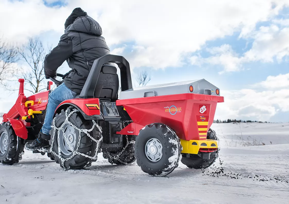 REMOLQUE STREUMAX DISPENSADOR DE ARENA ROJO - EN TRACTOR