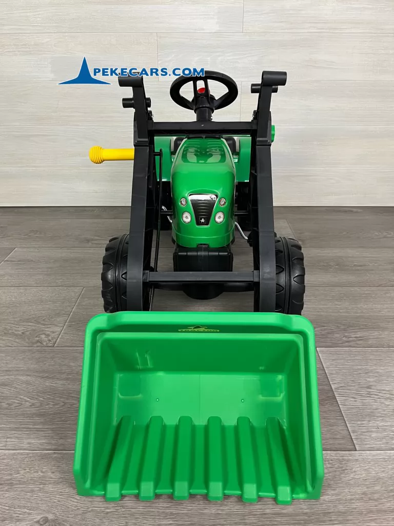 Tractor a pedales con pala delantera, remolque y retroexcavadora verde