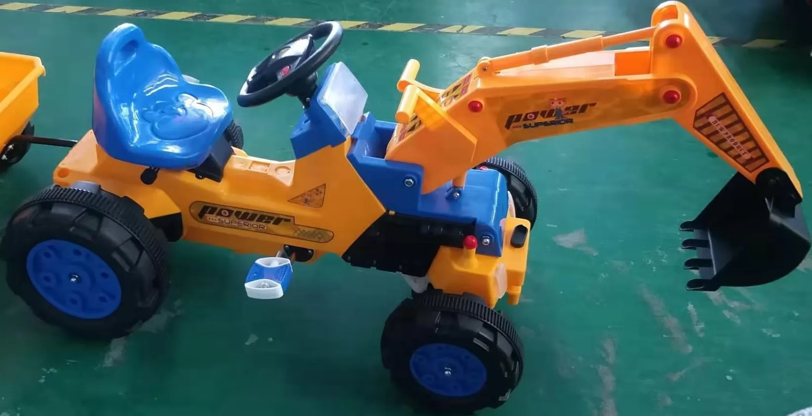 Tractor de pedales power superior Amarillo