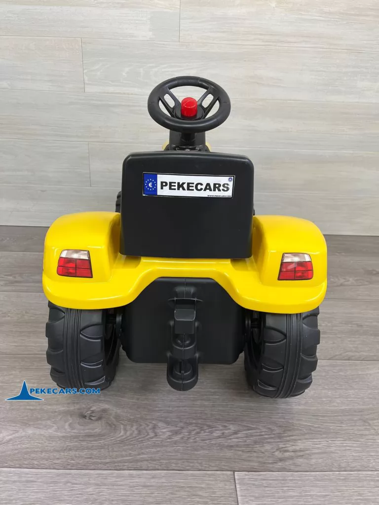 Tractor a pedales 3001 con remolque amarillo parte trasera