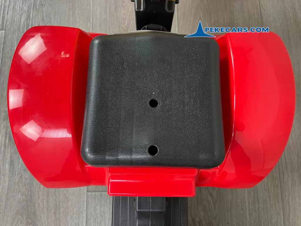 Tractor a pedales para niños rojo con remolque y retroexcavadora asiento