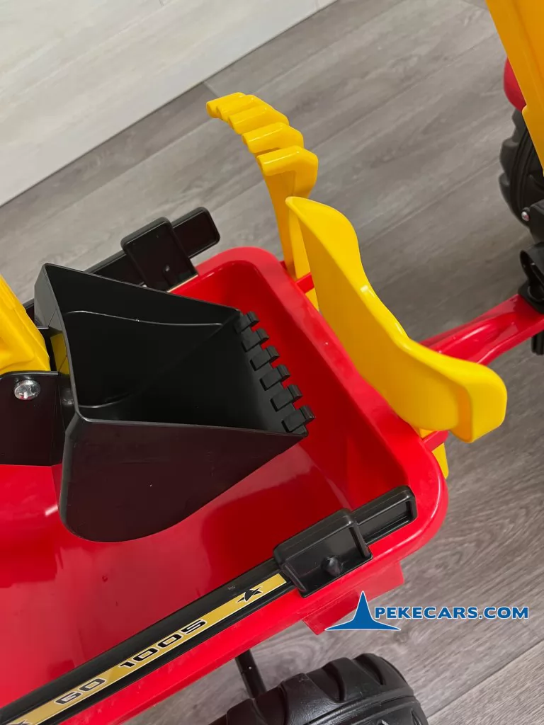 Tractor a pedales infantil rojo con remolque y retroexcavadora
