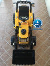Tractor electrico con pala delantera amarillo visto desde arriba