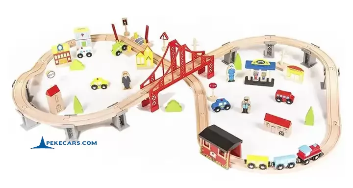 Set de madera con Tren a pilas y 70 piezas